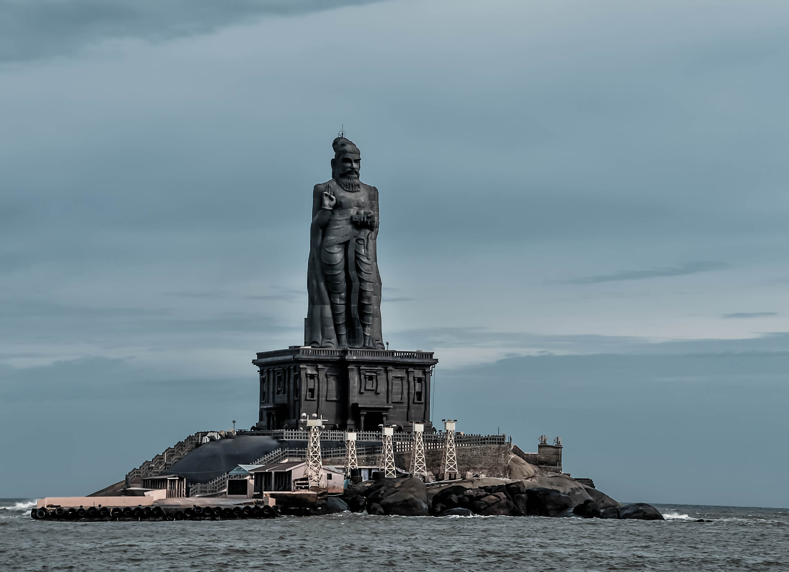 Thiruvalluvar Statue in kanyakumari