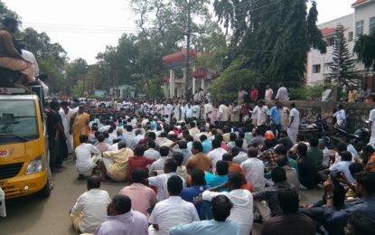The people of Kanyakumari district demand relief for all the people affected by the storm